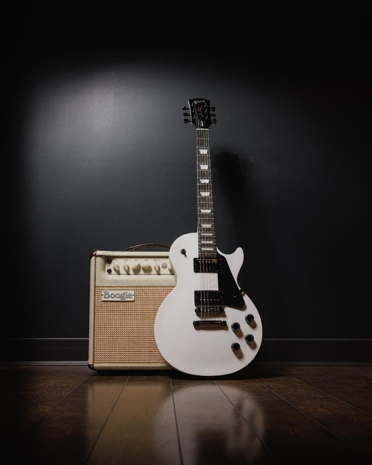 Above: Gibson Les Paul Modern Studio in Worn White.