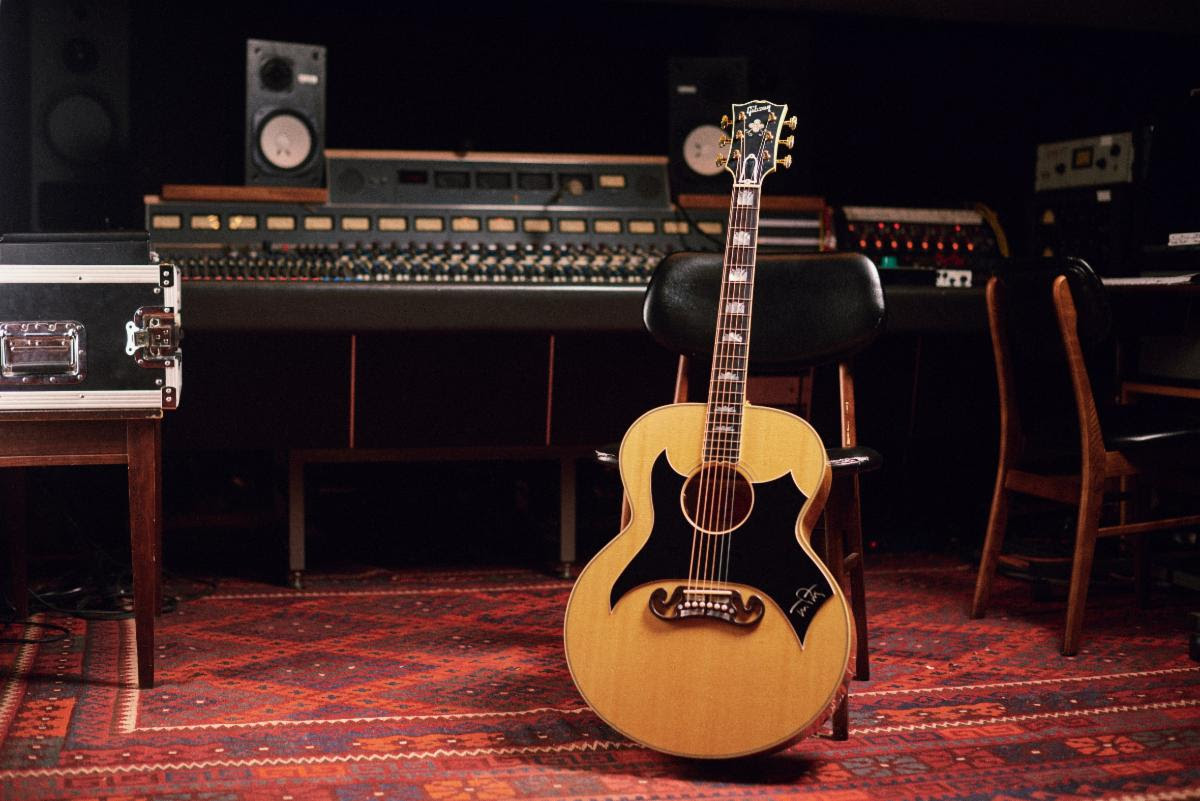 Above: the Tom Petty SJ-200 Wildflower in Antique Natural. Tom Petty SJ-200 Wildflower photos, credit Gibson