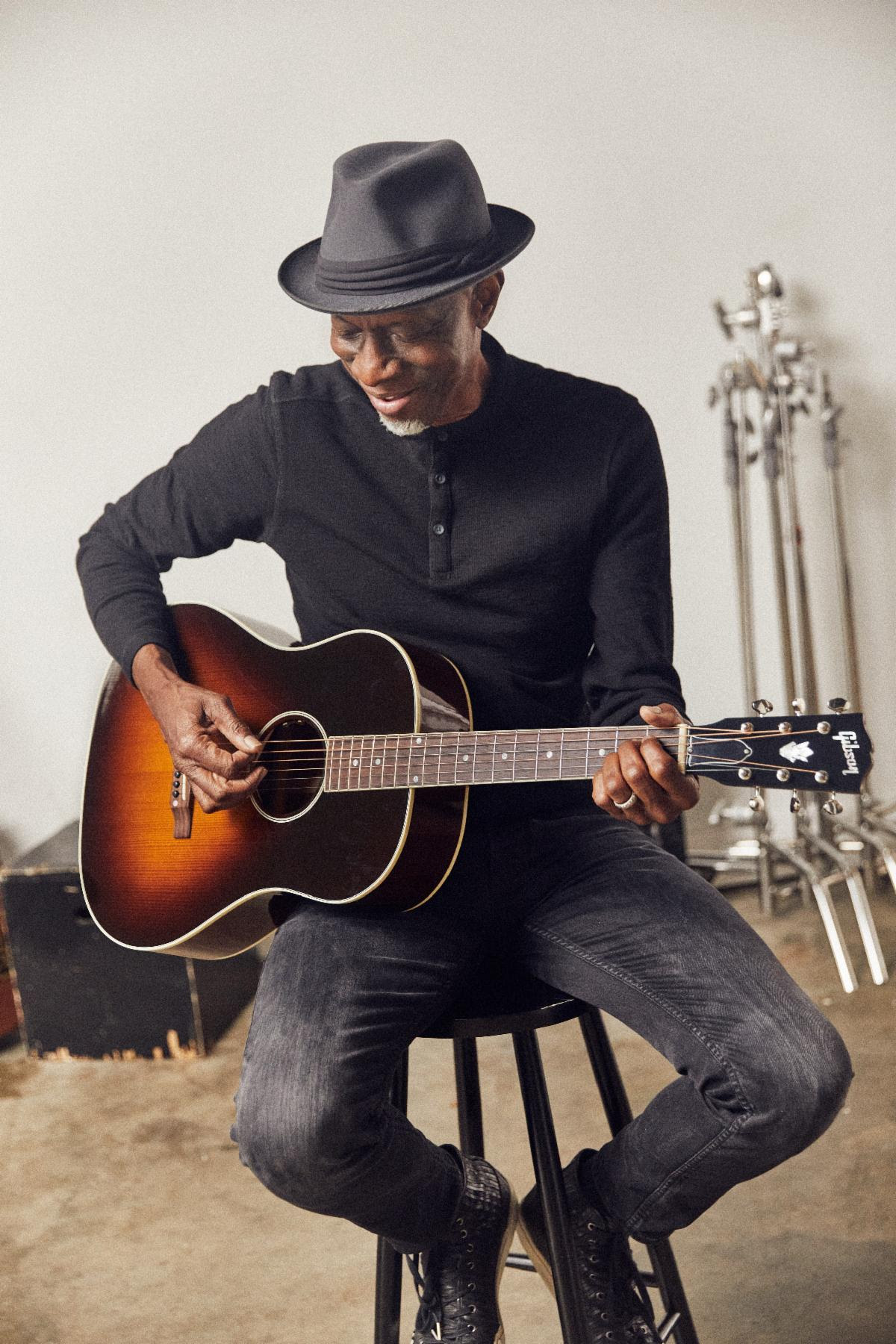 Above: Keb’ Mo’ with his new Gibson J-45. 