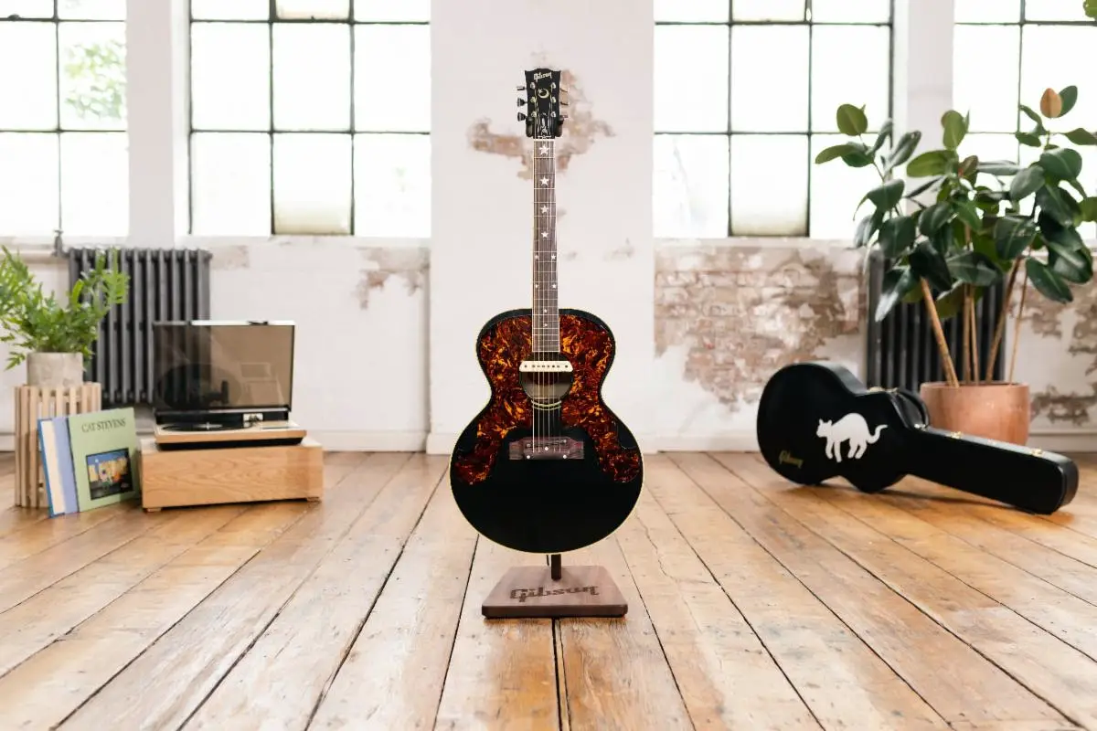 Above: the Gibson Cat Stevens J-180 Collector’s Edition with custom case.