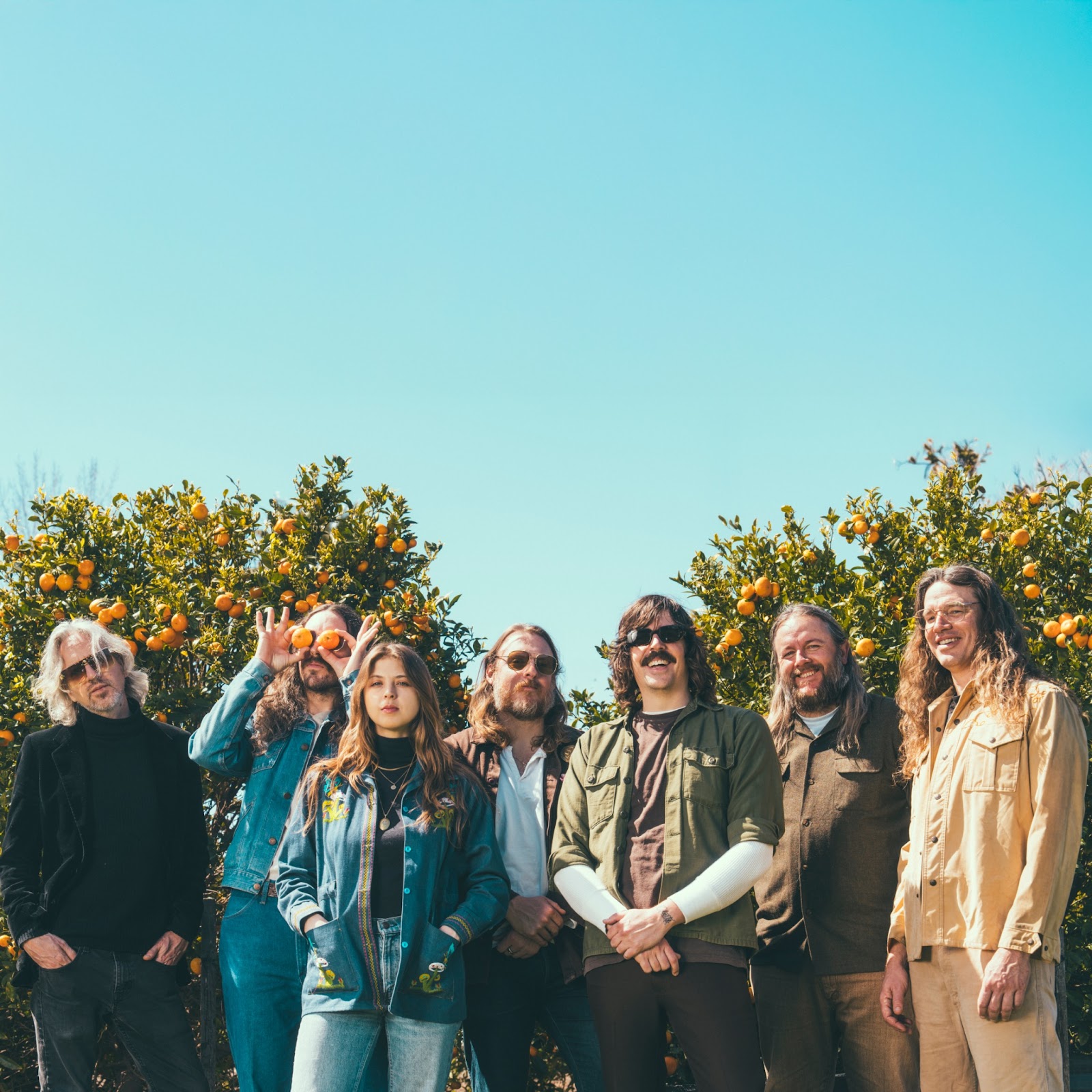 Grateful Shred. (L-R): Adam MacDougall (keys), John Lee Shannon Mikaela Davis (vocals), Austin McCutchen (guitar, vocals), Alex Koford (drums, vocals), Austin Beede (drums), Dan Horne (bass, pedal steel). Photo: Matthew Reamer