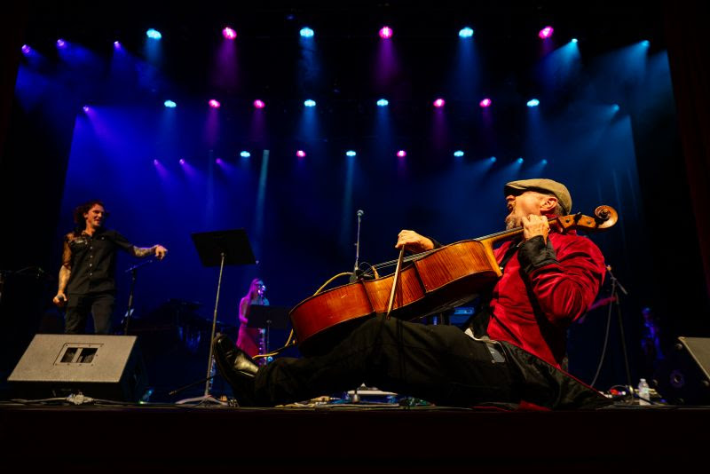 Bristol Rhythm 2025 Artist in Residence Dave Eggar © Birthplace of Country Music, photographer: Billie Wheeler