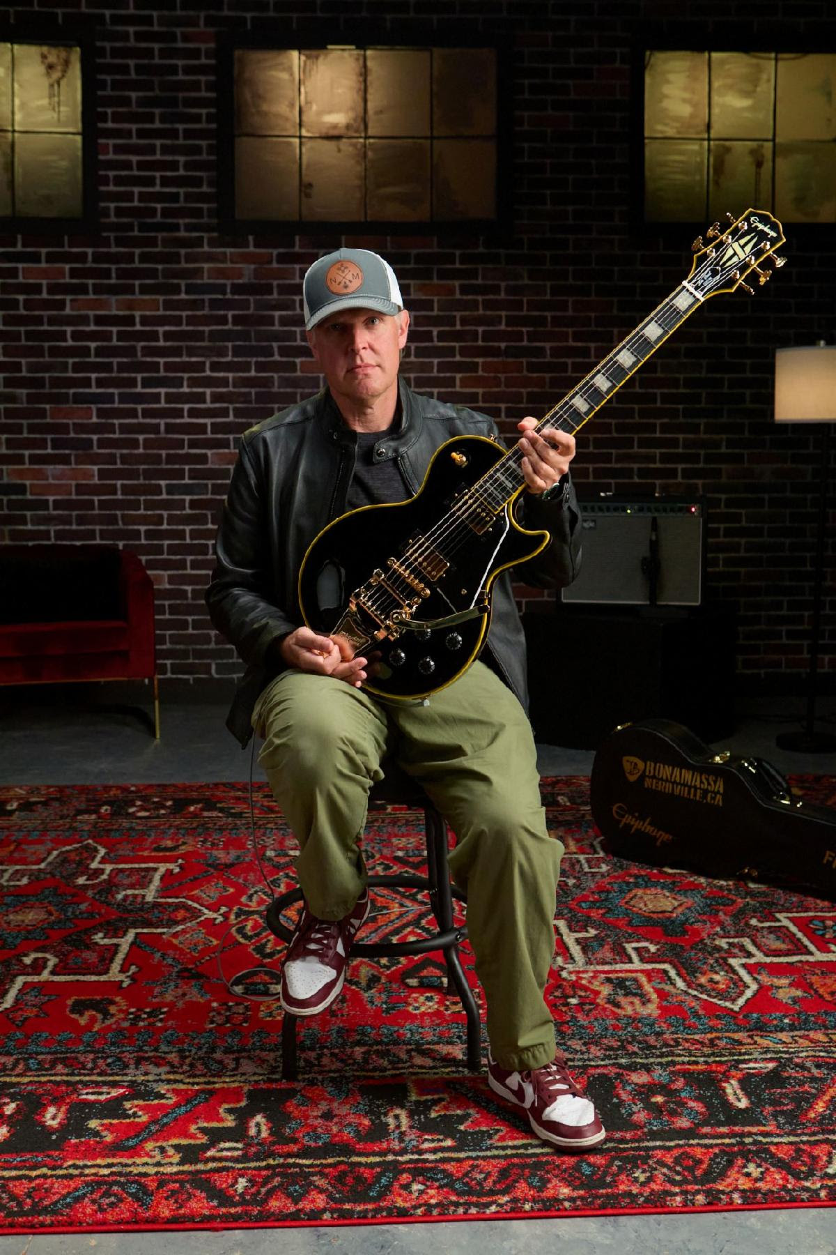 Joe Bonamassa with his new Epiphone ’59 Les Paul Custom