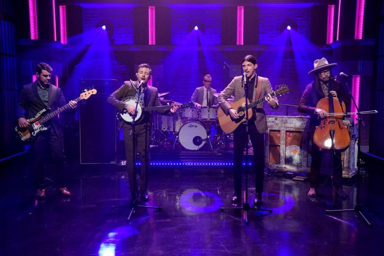 THE AVETT BROTHERS DEBUT NEW MUSIC ON LATE NIGHT WITH SETH MEYERS