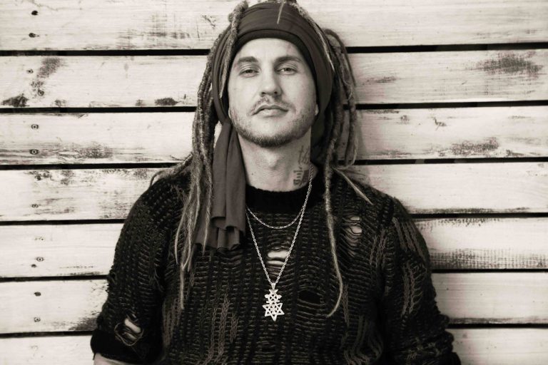 IAKOPO ANNOUNCES UPCOMING ALBUM ‘WAVES’