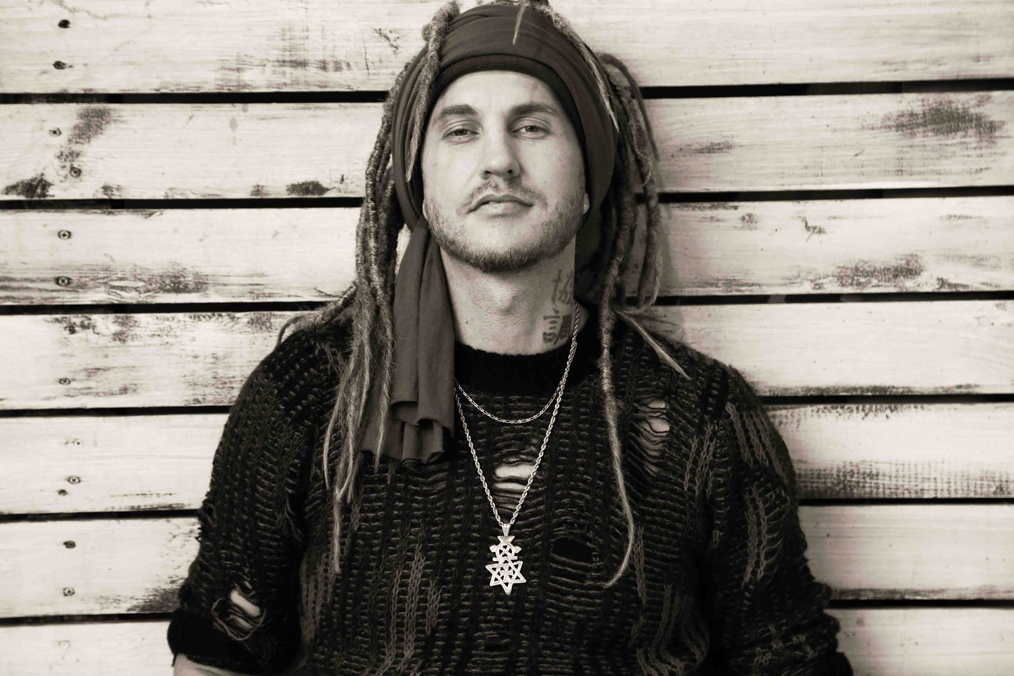 IAKOPO ANNOUNCES UPCOMING ALBUM ‘WAVES’