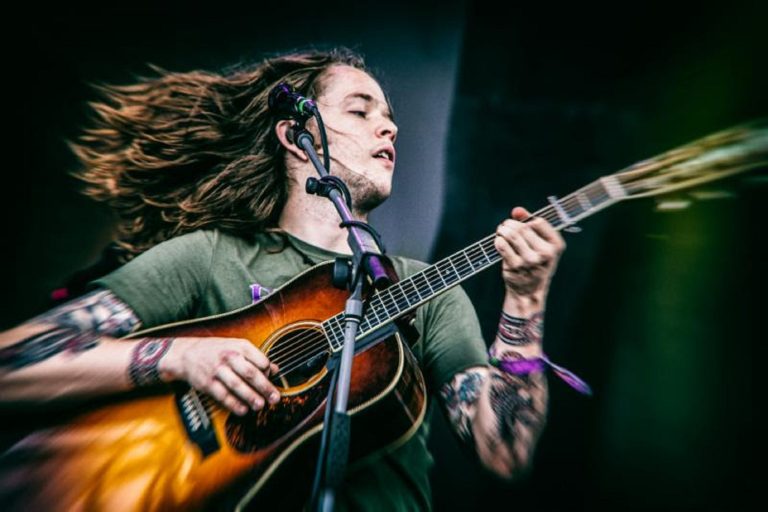 Billy Strings shares first song from new album "Taking Water"