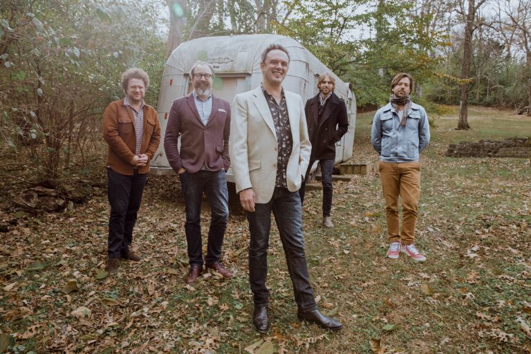 MARK ERELLI RELEASES NEW SINGLE "HER TOWN NOW"