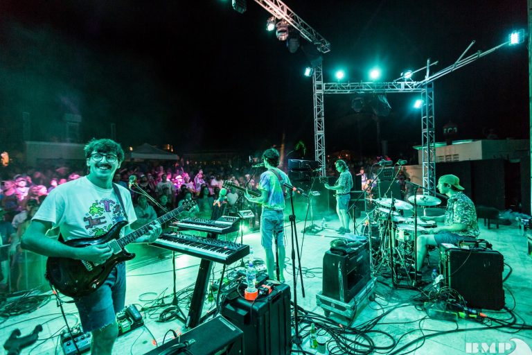 Weekend Recap: Goose at Playing in the Sand