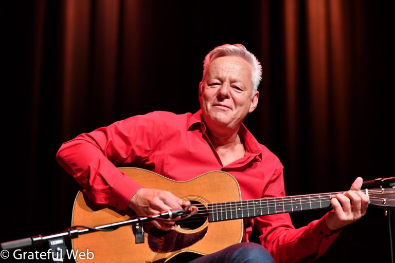 TOMMY EMMANUEL To Host Two Live Stream Events With Portion Of Proceeds Benefiting Two Indie Venues: