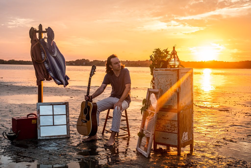 Glenn Thomas Reimagines “Black Muddy River” To Commemorate Jerry Week