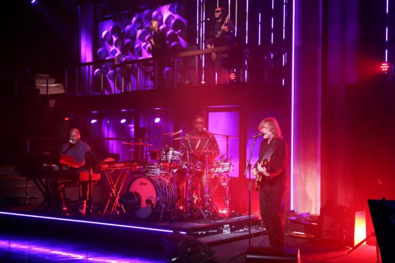 Trey Anastasio performed on The Tonight Show Starring Jimmy Fallon last night