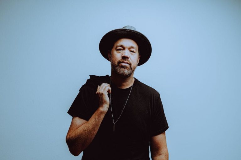 Eric Krasno Quips On Paparazzi, “People Who Love Gossip,” w/ New Single