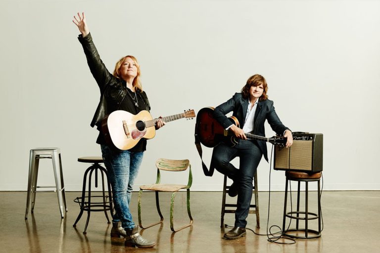 INDIGO GIRLS announce dates with Rickie Lee Jones, Brandi Carlile and more