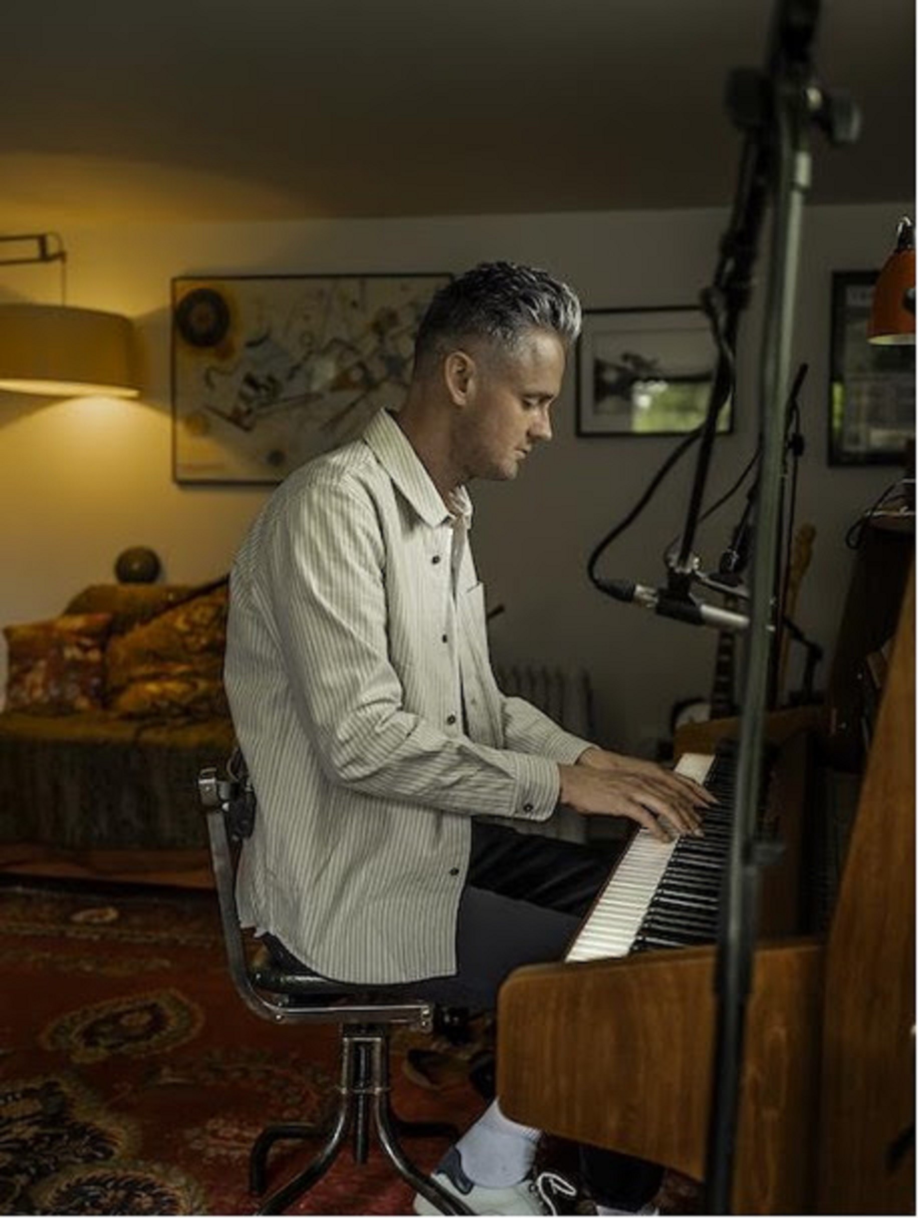 Tom Chaplin Releases New Single ‘Gravitational’ Out Now