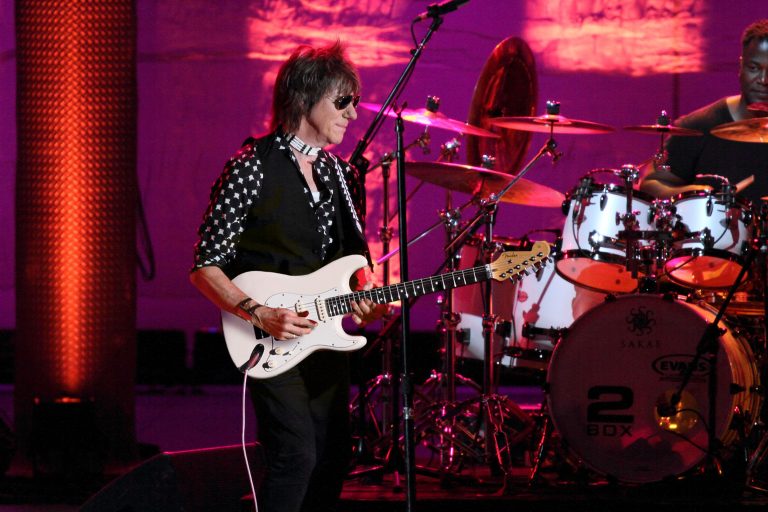JEFF BECK Announces Fall 2022 U.S. Tour