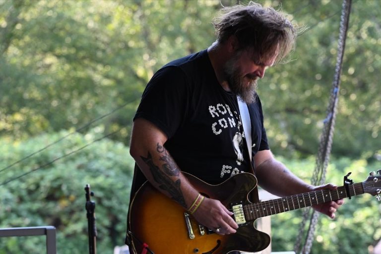 Robert Connely Farr releases new album, “Shake It”