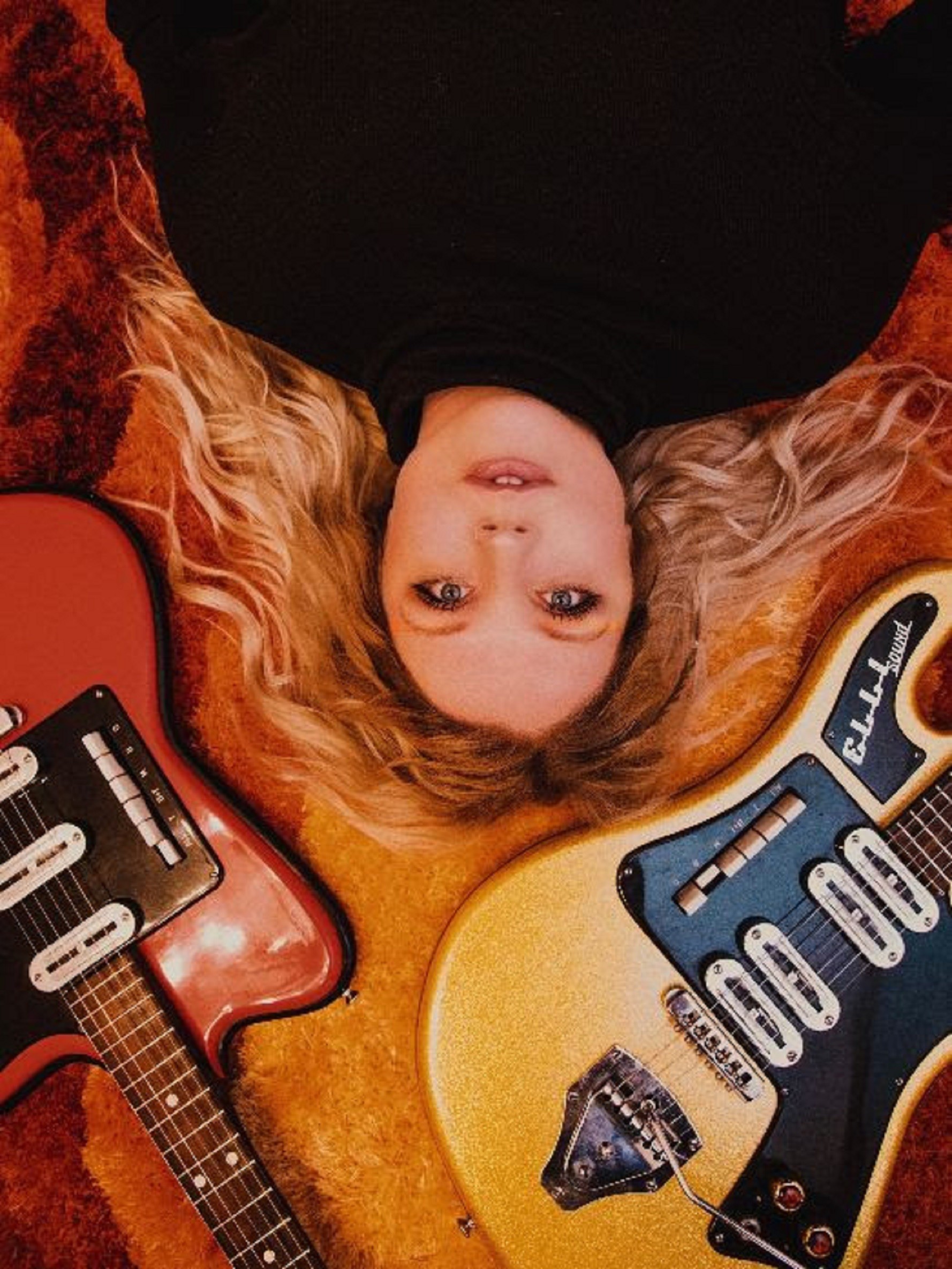 Alexis Cunningham's Original "Let it Feel Like Christmas" w/ Eric Bazilian Out 12/2