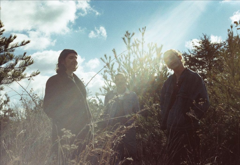 VIRGINIA’S BREAKOUT ACOUSTIC TRIO PALMYRA ANNOUNCES "SILL AND GLADE SESSIONS EP," OUT TODAY