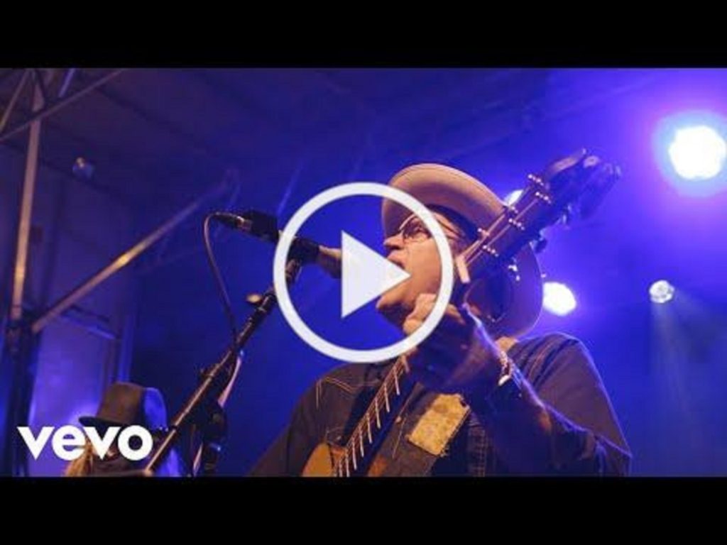 Steep Canyon Rangers Welcome Latest Member Aaron Burdett With A Fitting New Single, “Deep End”