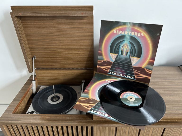 ALBUM REVIEW: APOLLO SUNS, "DEPARTURES"