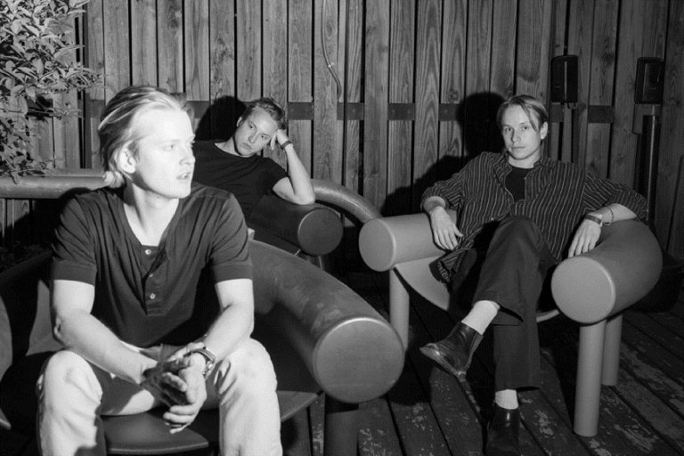 SWMRS ANNOUNCE NEW ALBUM ‘SONIC TONIC’ DUE  OCTOBER 27