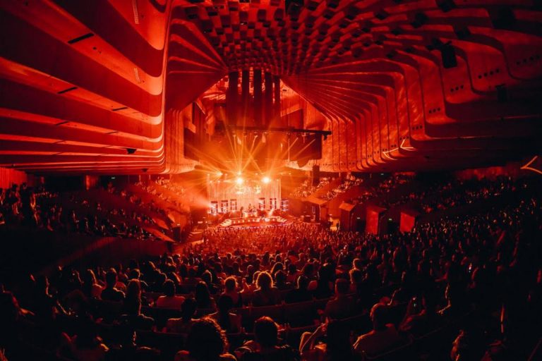 KHRUANGBIN ROUND OUT LIVE ALBUM SERIES WITH NEW DOUBLE SURPRISE LP LIVE AT SYDNEY OPERA HOUSE FROM THEIR SOLD-OUT THREE-NIGHT SOLO RUN