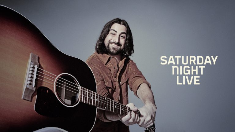 Noah Kahan, "Best New Artist" Grammy nominee makes stunning Saturday Night Live debut
