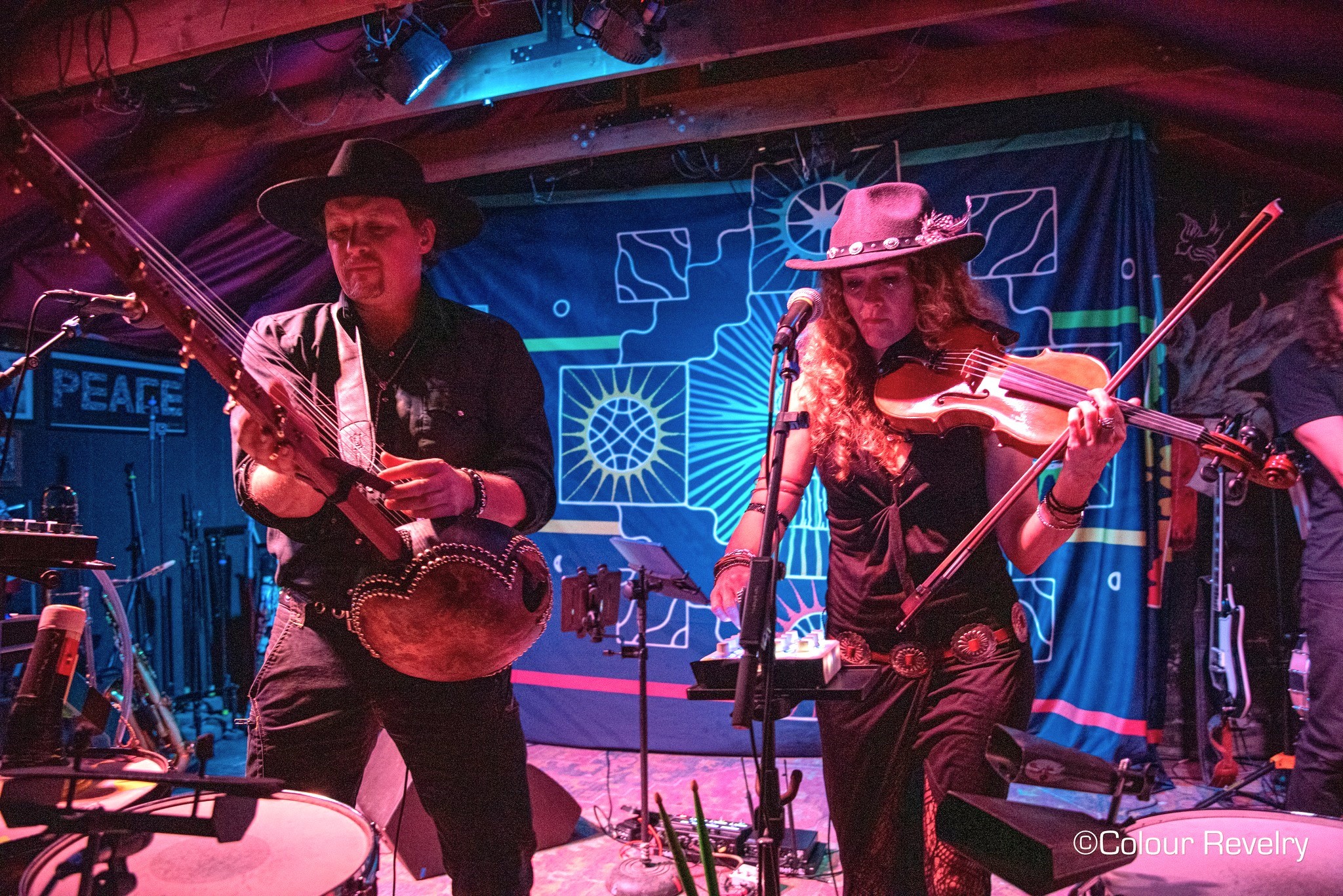 Duo Dual in Desert – Dirtwire takes on Pappy & Harriet’s in Pioneertown