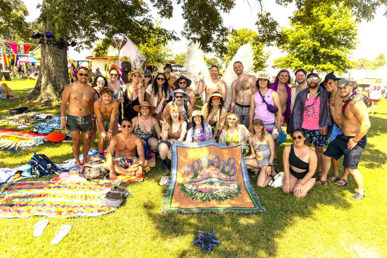 Centeroo Sizzle: Hot Acts in the Hot Sun