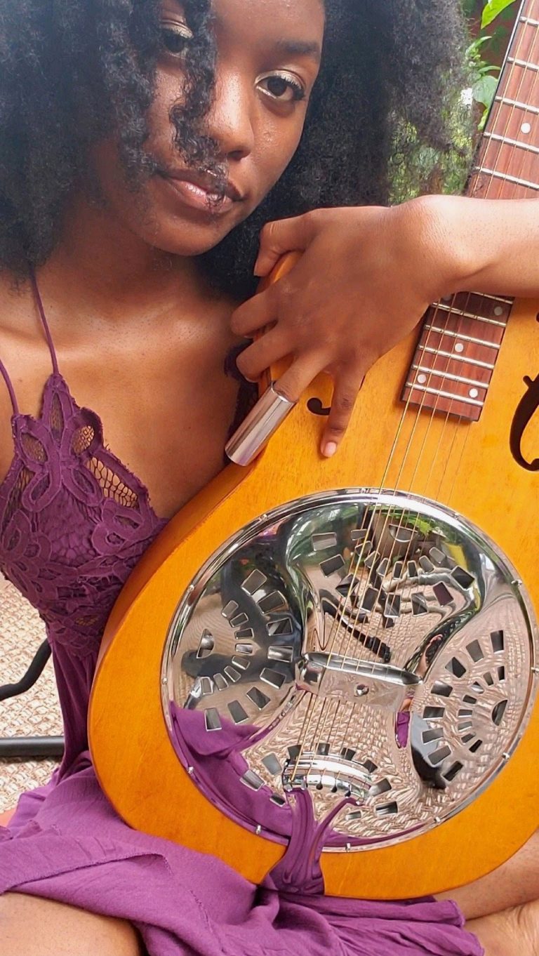 EVAN NICOLE BELL transcends blues and soul on debut single "Runaway Girl"