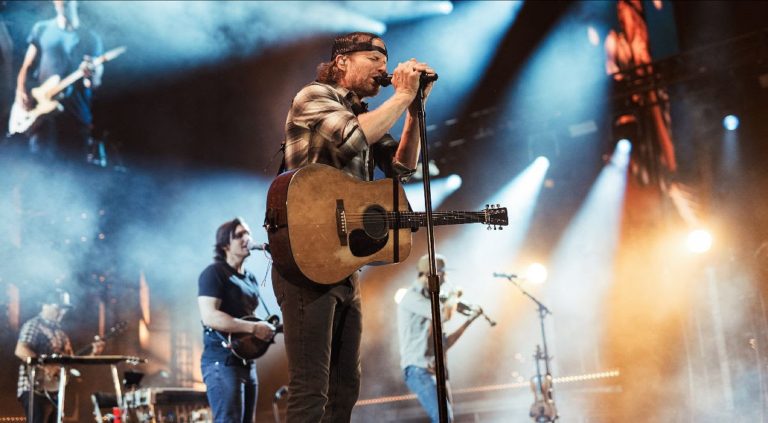 Dierks Bentley Kicks Off 2024 "Gravel & Gold" Tour