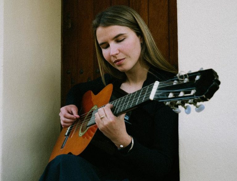 Liza Lo Shares Flamenco-Influenced New Single Via Gearbox Records