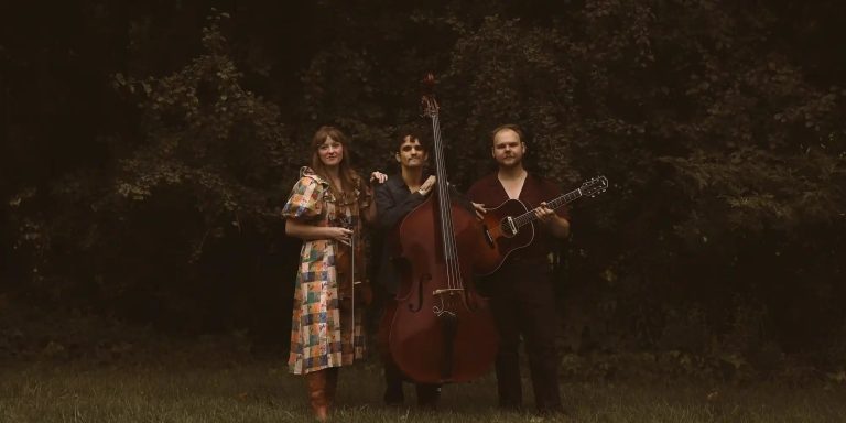 Folk-Americana Trio The Wildwoods Bring Dear Meadowlark Tour to Boulder’s eTown Hall on August 22