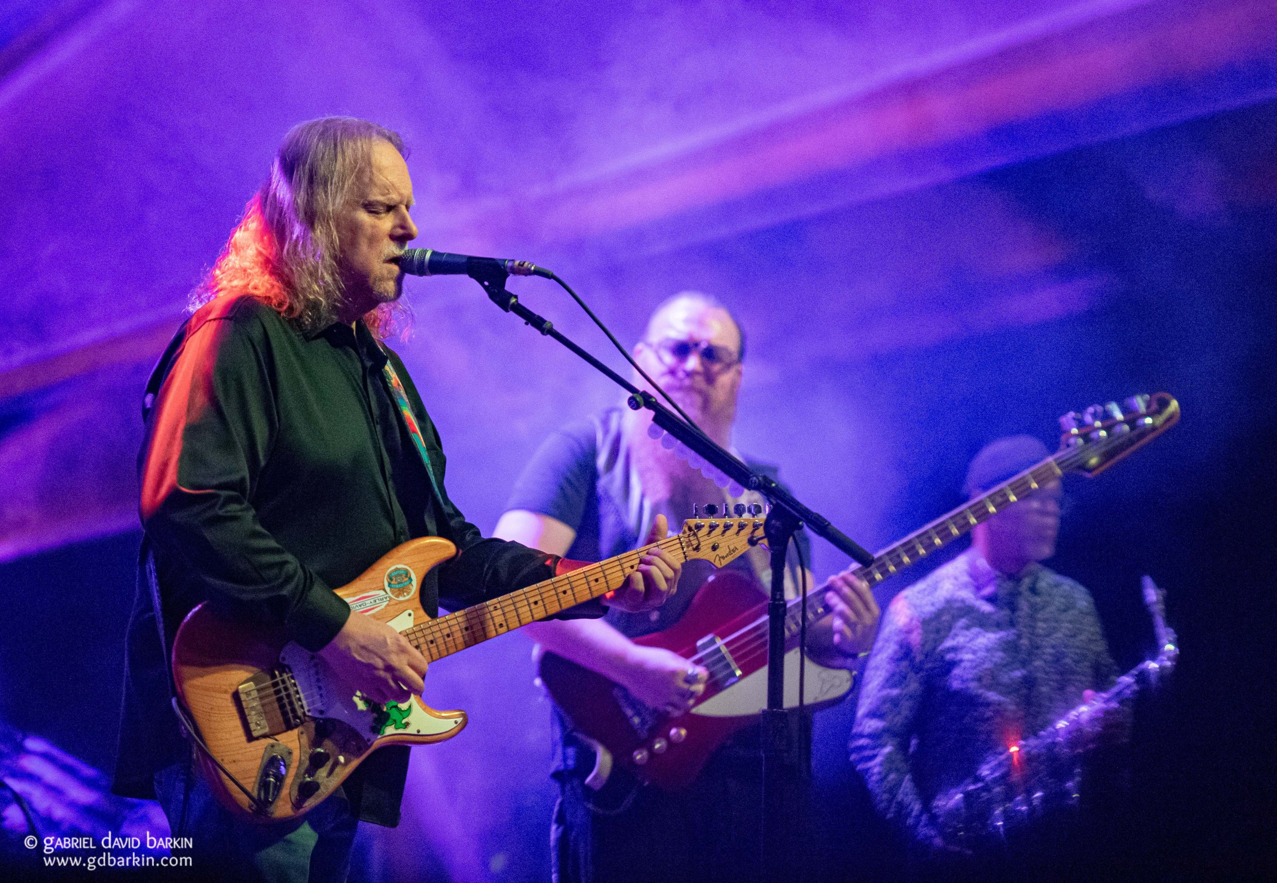 Warren Haynes playing &ldquo;Alligator,&rdquo; the guitar Graham Nash gifted to Jerry Garcia.