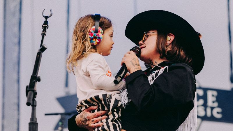 A poignant In the Pines moment as Elle King serenades her son Lucky, who joined her on stage.  &copy; Birthplace of Country Music, photographer: Aubrey Wise