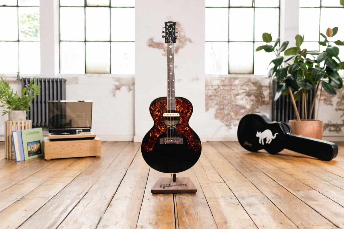 Above: the Gibson Cat Stevens J-180 Collector&rsquo;s Edition with custom case.