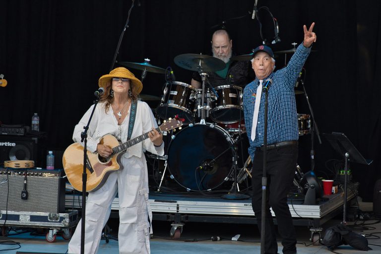 Classic Crooners Keep the Crowd Happy Together