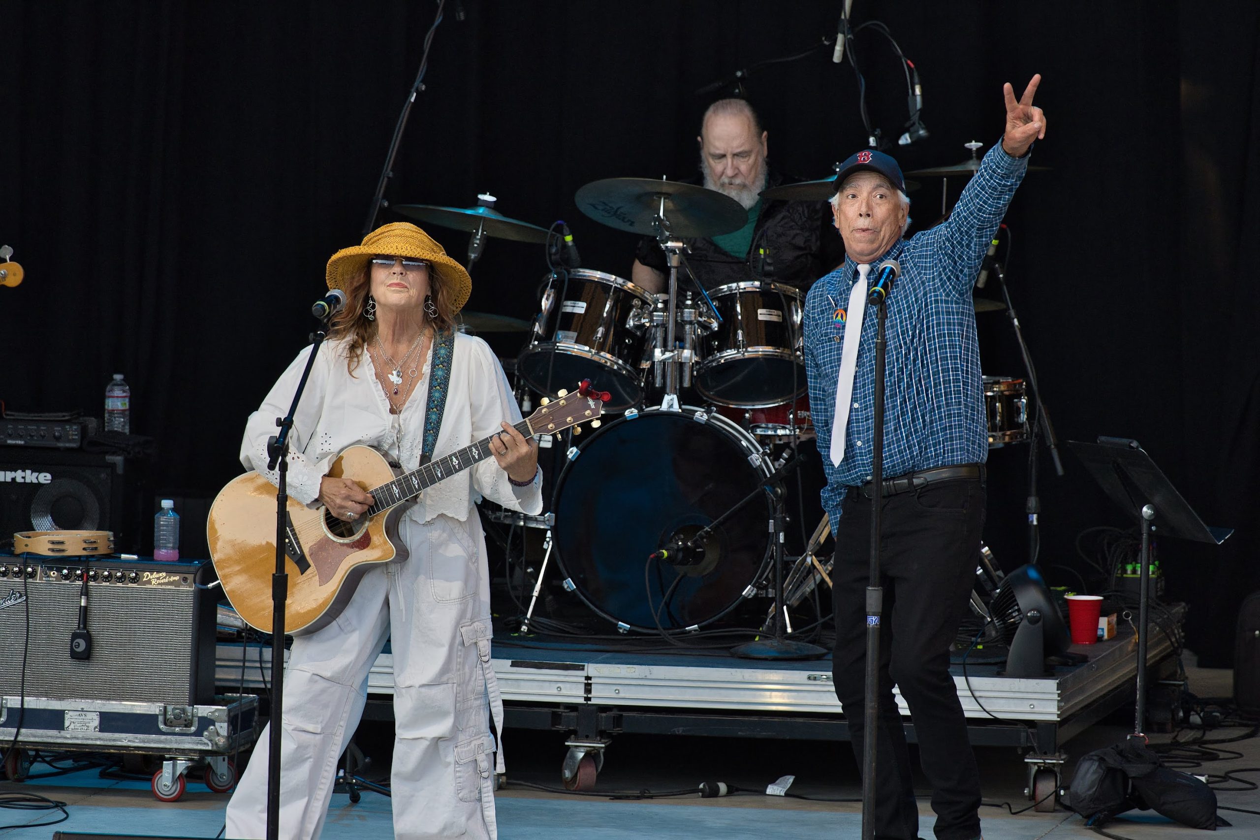 Classic Crooners Keep the Crowd Happy Together