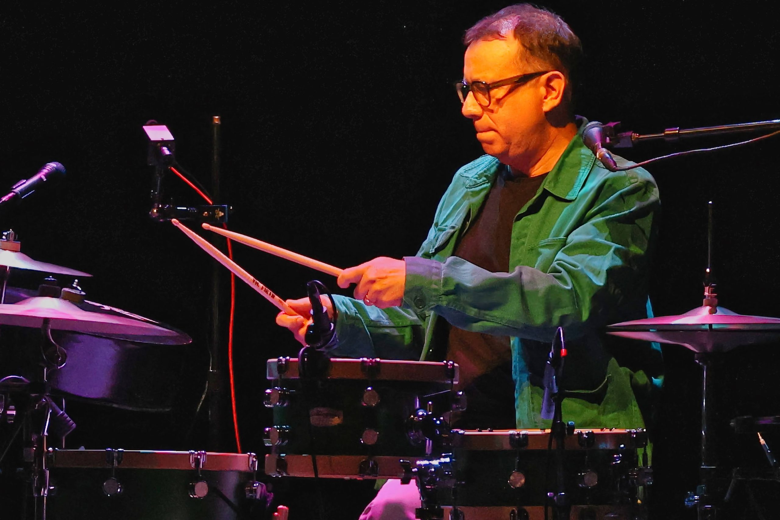 Fred Armisen Turns the Lobero into a Music Lab of Laughter