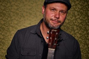 Alastair Moock Marks 25 Years at Club Passim