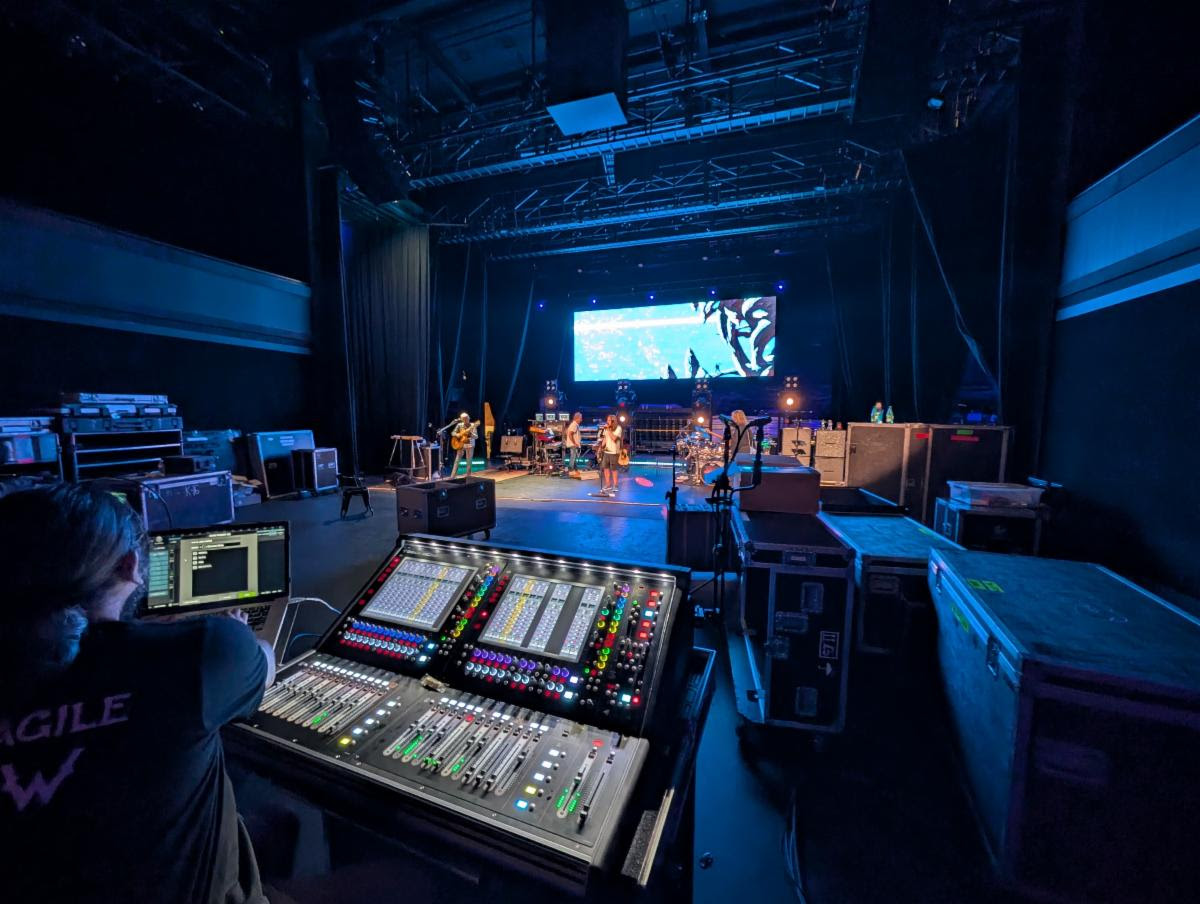 Photo by Nico Golfar