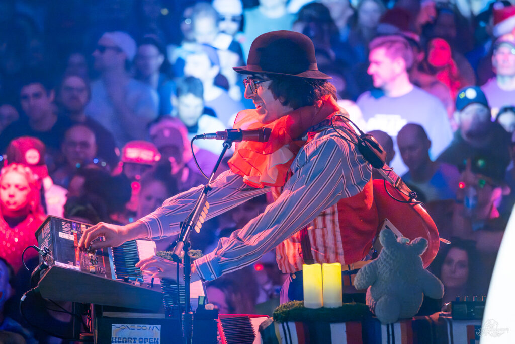 Goosemas | Amica Mutual Center