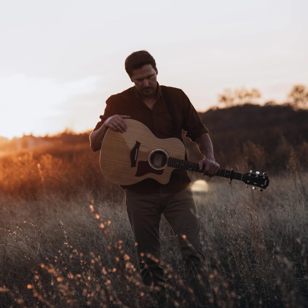 Chris Williams & Kid Reverie Release New Single “Bees”