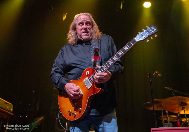 A Winter of Warren : An Interview with Warren Haynes