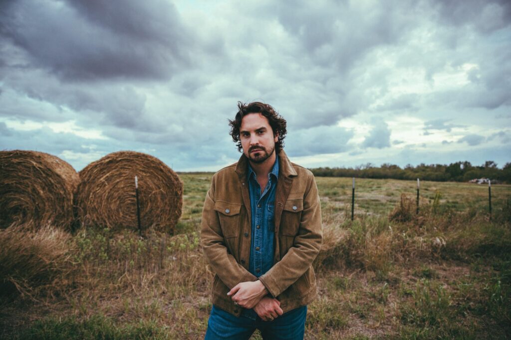 AUSTIN-BASED SINGER/SONGWRITER DANNY GOLDEN RELEASES NEW SINGLE “WAR FEVER”