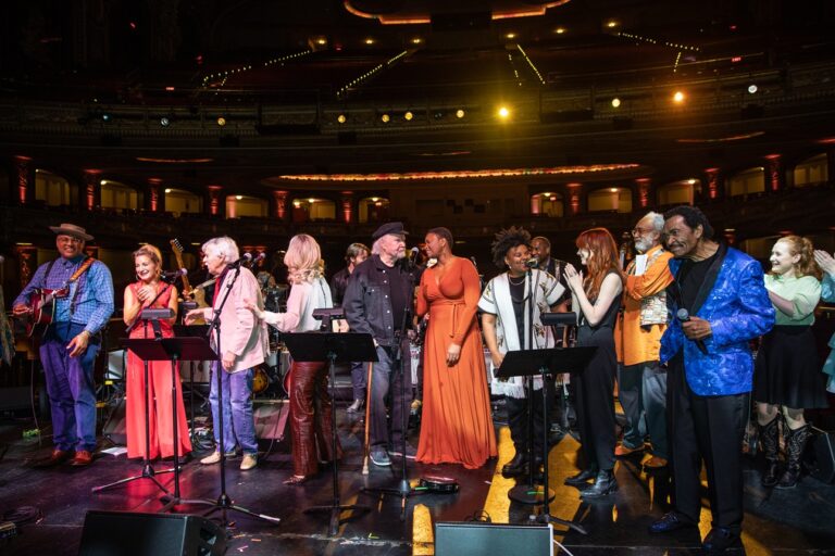 Folk Americana Roots Hall of Fame Inducts 12 Legends in Boston Ceremony