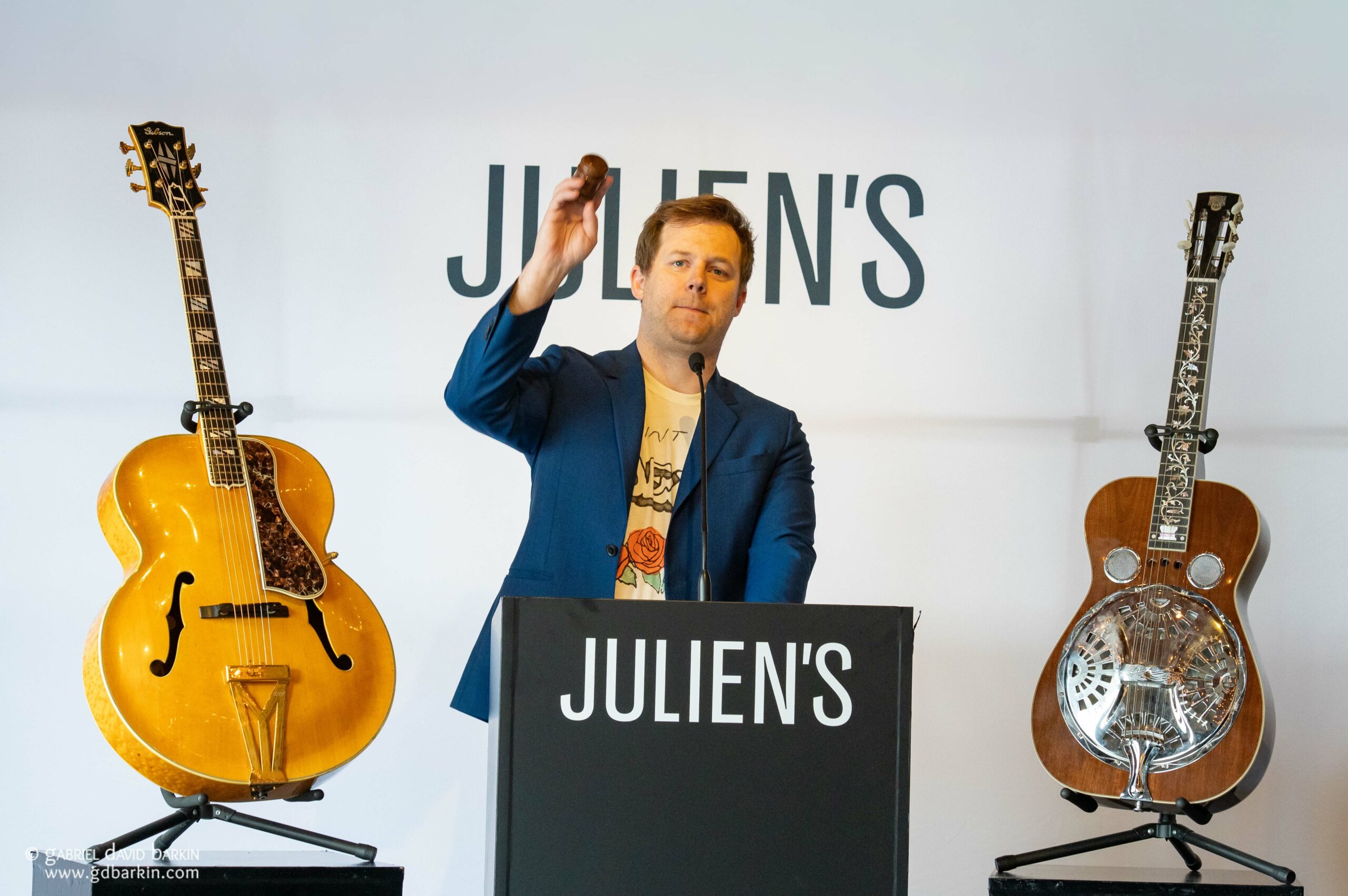 The Hammer Comes Down at Another Grateful Dead Memorabilia Auction