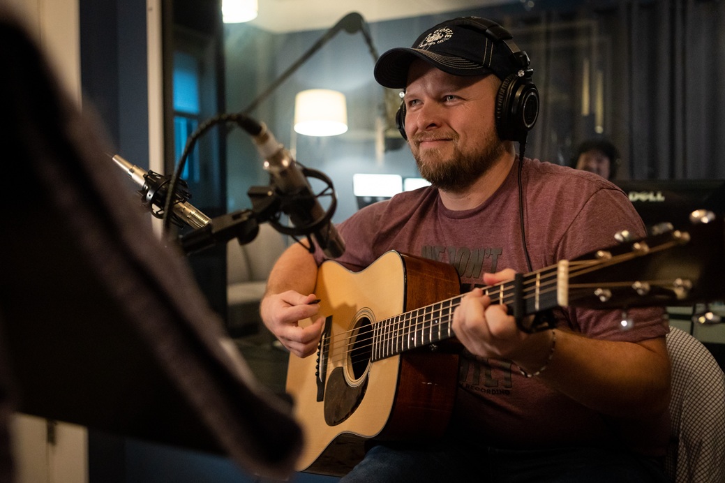 Rick Faris’ “The Rabbit Hole” Featured in Dark Shadow Recording’s Highlights from the Shadows