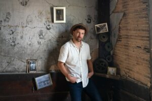 Eli Lev Hits #2 on FAI Folk Charts with Ancestral Album Past Lives